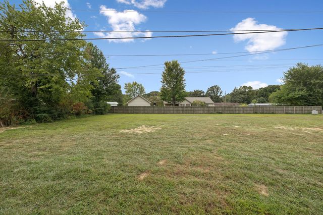 404 W 4th Ave, Hohenwald, TN 38462