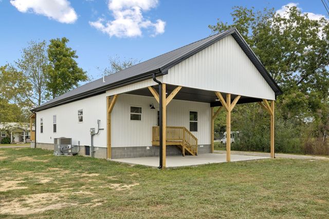 404 W 4th Ave, Hohenwald, TN 38462