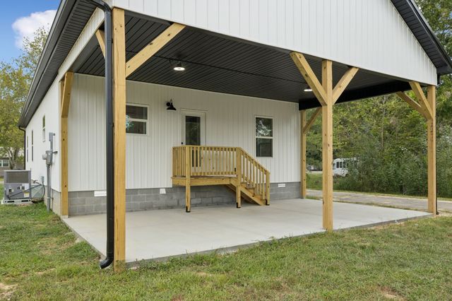 404 W 4th Ave, Hohenwald, TN 38462