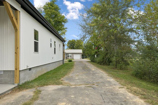 404 W 4th Ave, Hohenwald, TN 38462