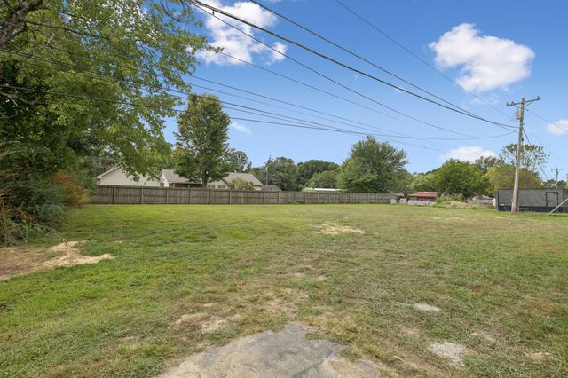 404 W 4th Ave, Hohenwald, TN 38462