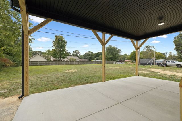 404 W 4th Ave, Hohenwald, TN 38462
