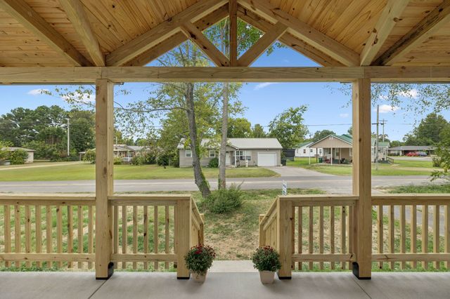404 W 4th Ave, Hohenwald, TN 38462