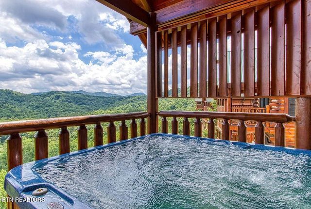 2834 White Oak Ridge Lane, Sevierville, TN 37862