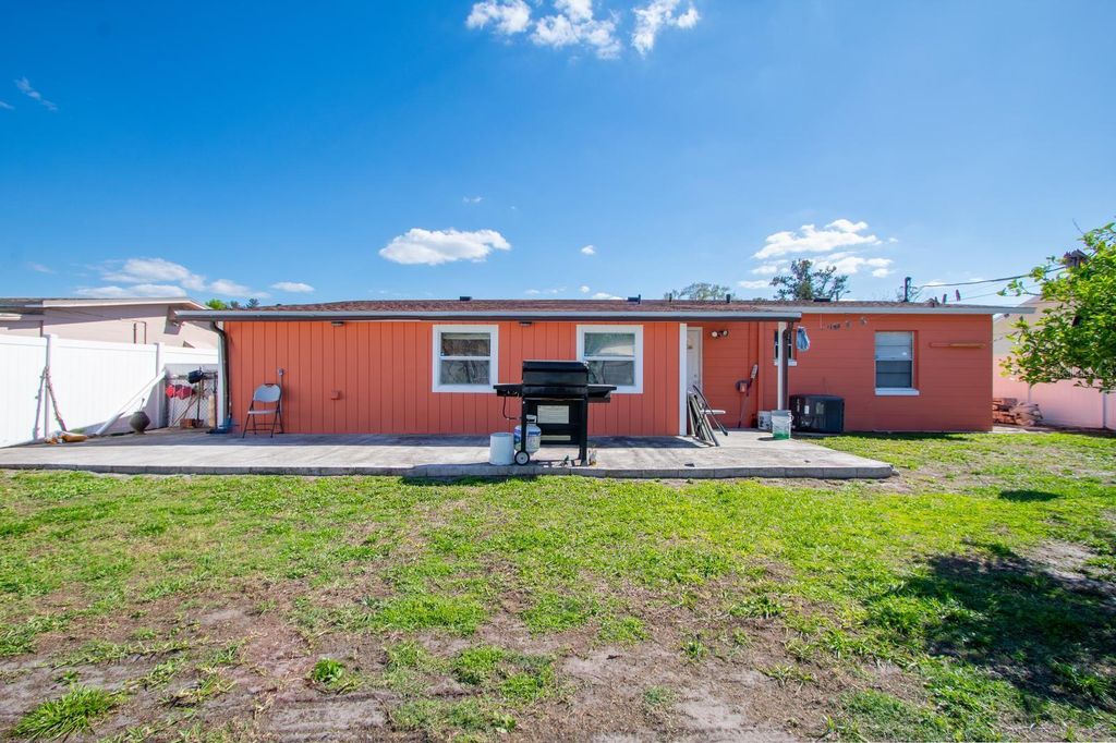 Image 11 of property listing at 4401 EDGEBROOK, Orlando, FL 32809