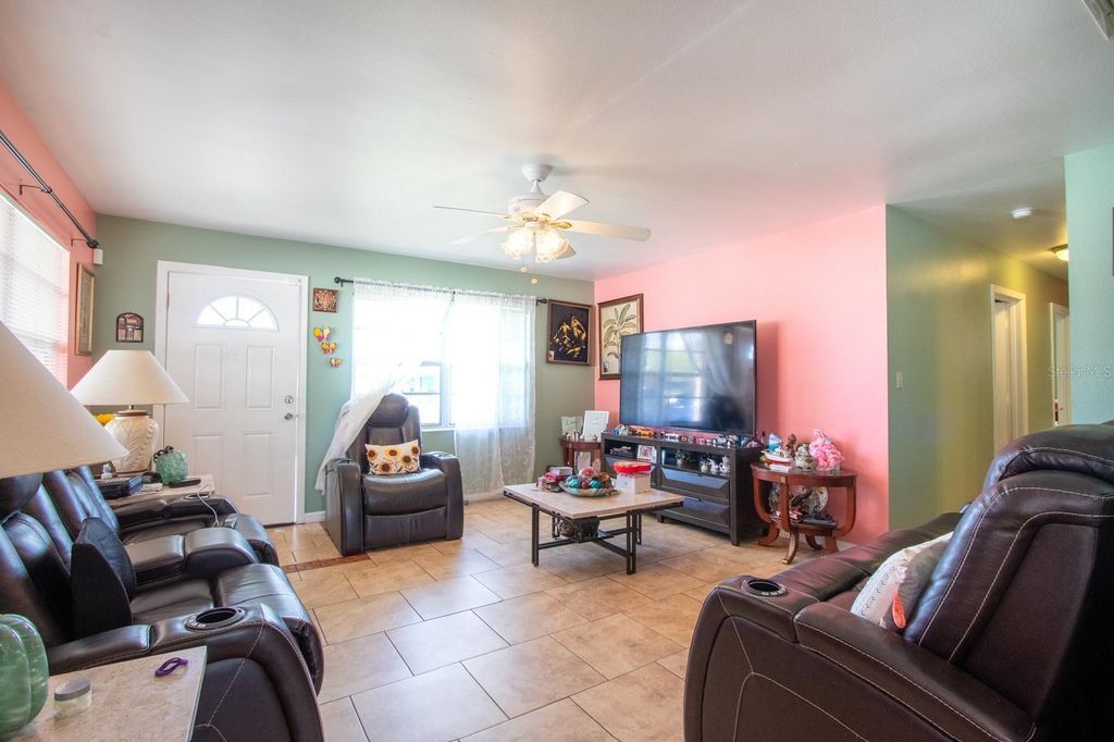 Image 14 of property listing at 4401 EDGEBROOK, Orlando, FL 32809