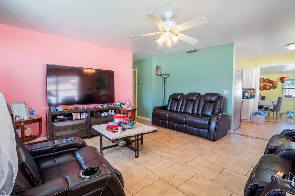 Image 15 of property listing at 4401 EDGEBROOK, Orlando, FL 32809