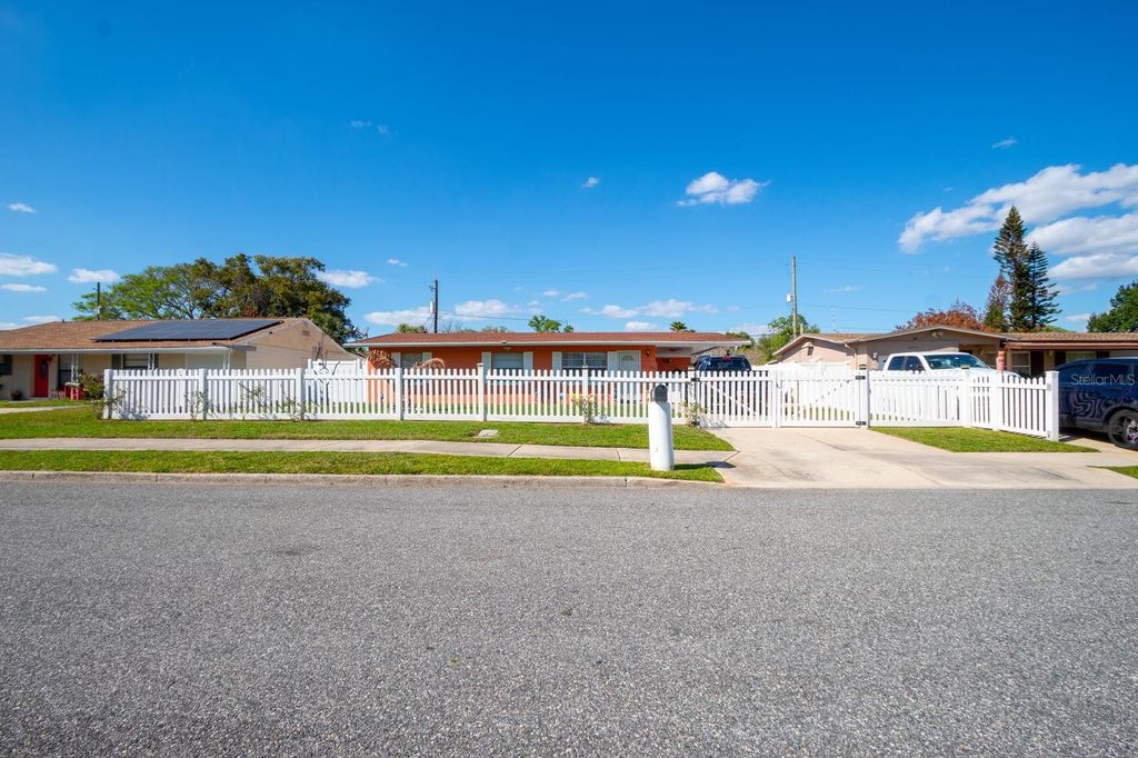 Image 3 of property listing at 4401 EDGEBROOK, Orlando, FL 32809