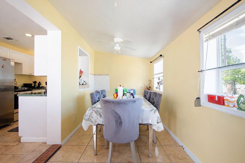 Image 21 of property listing at 4401 EDGEBROOK, Orlando, FL 32809