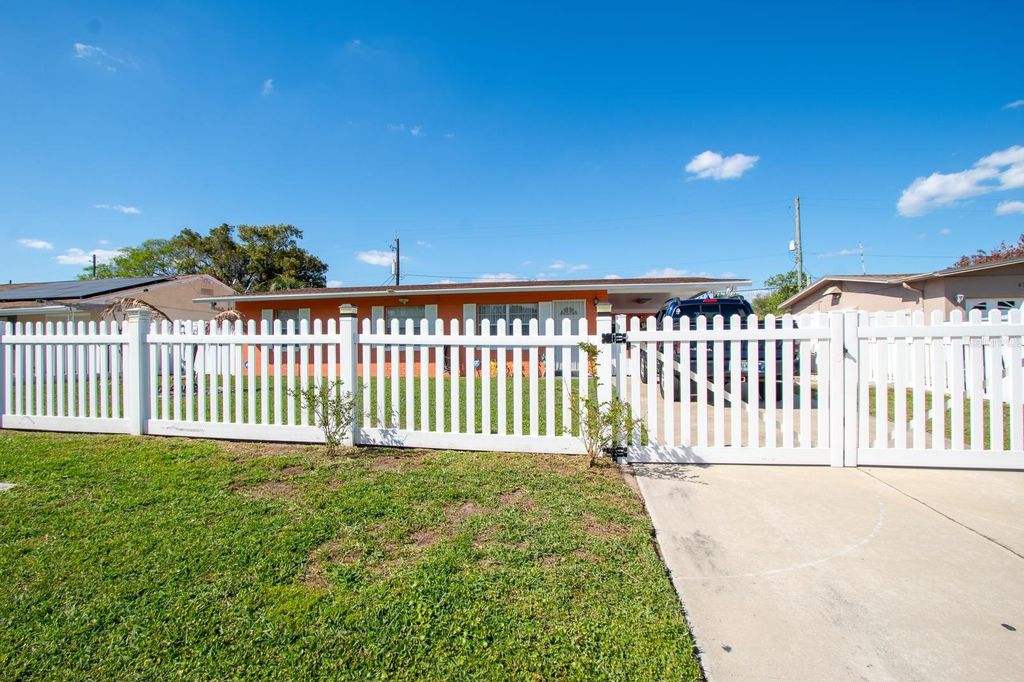 Image 4 of property listing at 4401 EDGEBROOK, Orlando, FL 32809