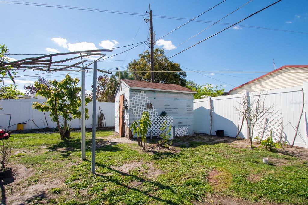 Image 9 of property listing at 4401 EDGEBROOK, Orlando, FL 32809
