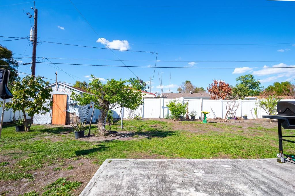 Image 10 of property listing at 4401 EDGEBROOK, Orlando, FL 32809