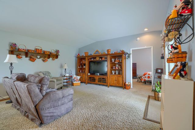 260 Meadow Drive, Circleville, OH 43113