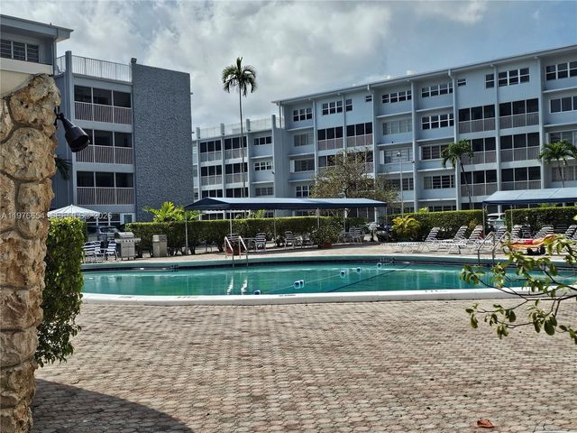 330 SE 2nd St 403H, Hallandale Beach, FL 33009