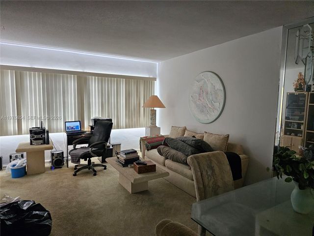 330 SE 2nd St 403H, Hallandale Beach, FL 33009