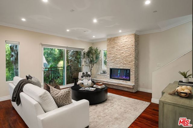 1568 S Point View Street, Los Angeles, CA 90035