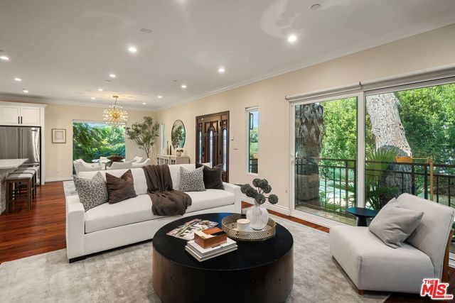 1568 S Point View Street, Los Angeles, CA 90035