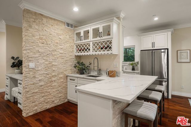 1568 S Point View Street, Los Angeles, CA 90035