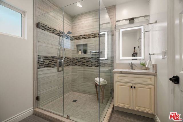 1568 S Point View Street, Los Angeles, CA 90035