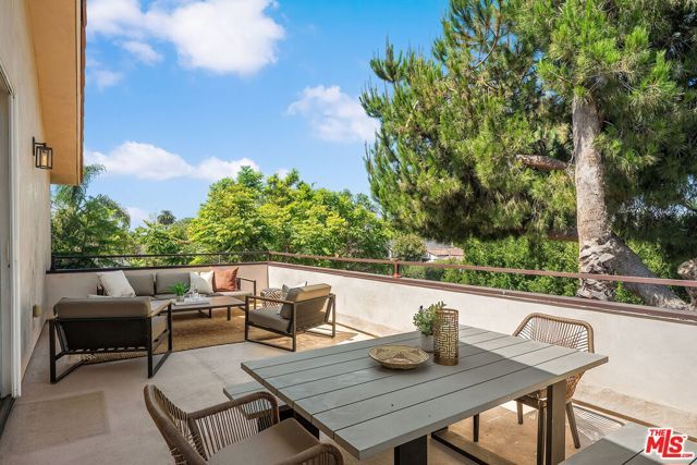 1568 S Point View Street, Los Angeles, CA 90035
