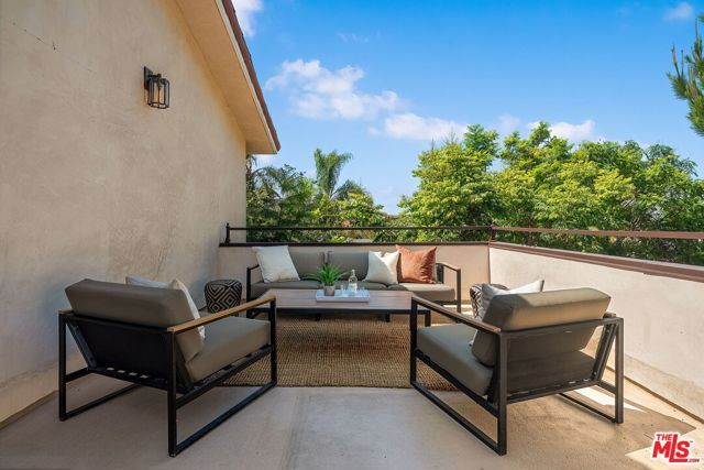 1568 S Point View Street, Los Angeles, CA 90035