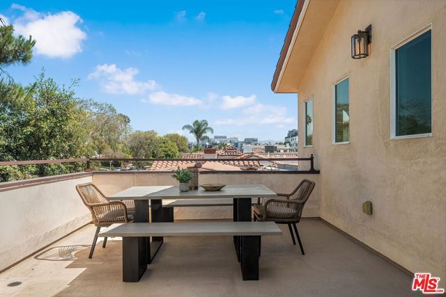 1568 S Point View Street, Los Angeles, CA 90035