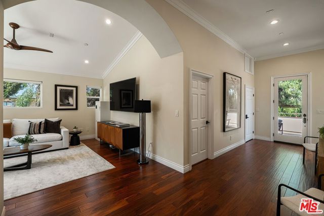 1568 S Point View Street, Los Angeles, CA 90035
