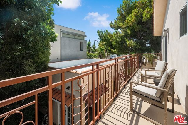 1568 S Point View Street, Los Angeles, CA 90035