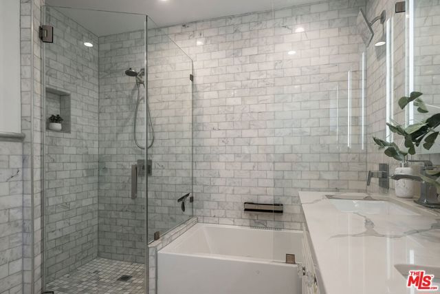 1568 S Point View Street, Los Angeles, CA 90035