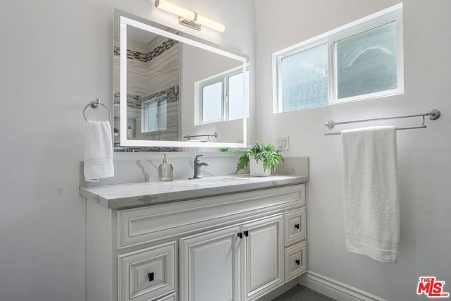 1568 S Point View Street, Los Angeles, CA 90035
