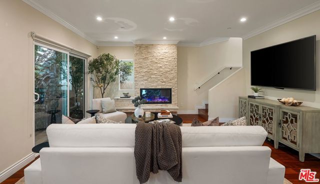1568 S Point View Street, Los Angeles, CA 90035