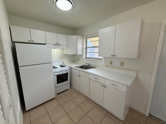 2915 JACKSON Street 12, Hollywood, FL 33020