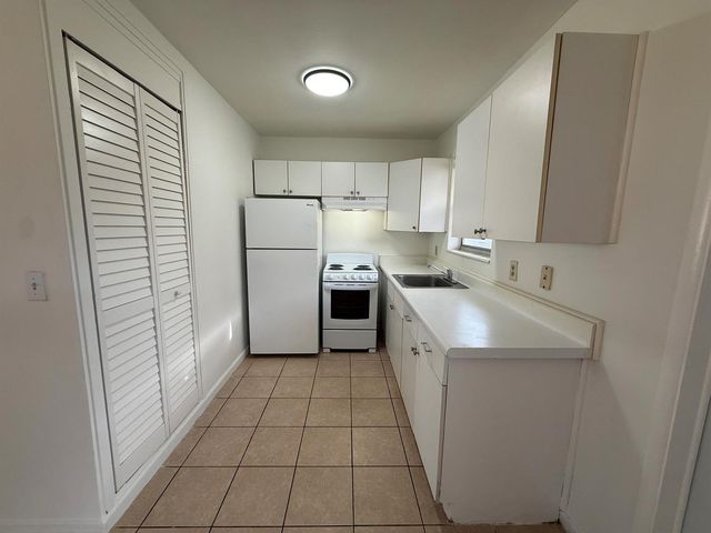 2915 JACKSON Street 12, Hollywood, FL 33020