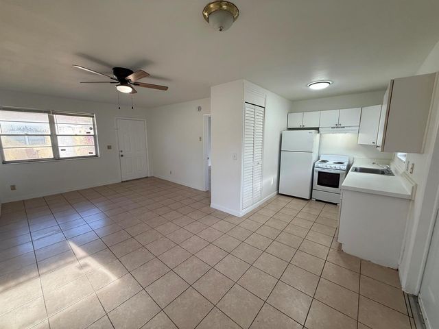2915 JACKSON Street 12, Hollywood, FL 33020