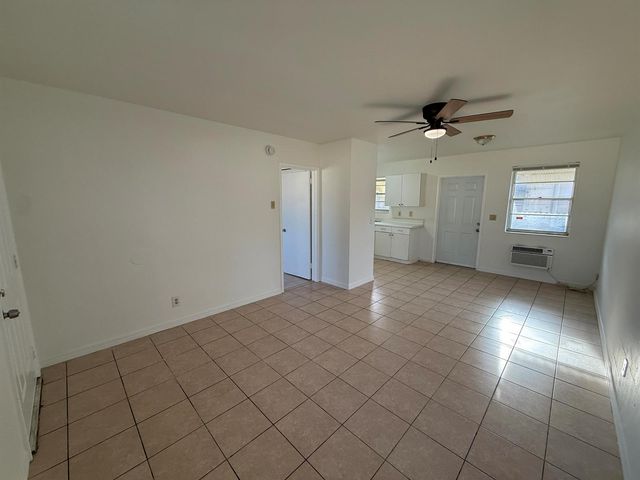 2915 JACKSON Street 12, Hollywood, FL 33020