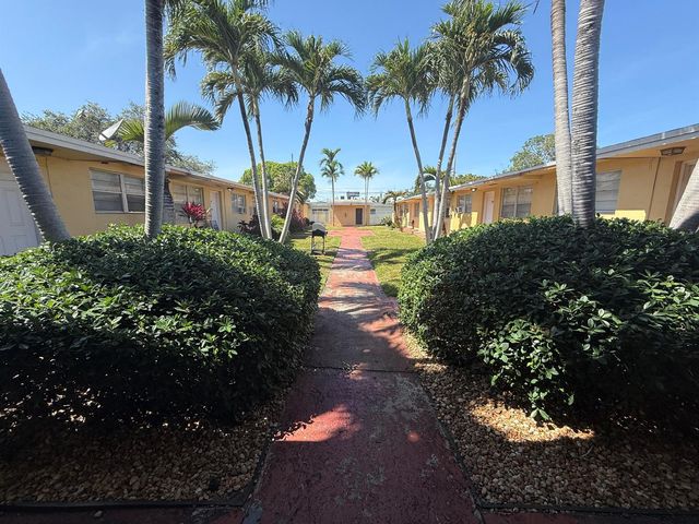 2915 JACKSON Street 12, Hollywood, FL 33020