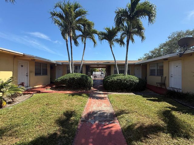 2915 JACKSON Street 12, Hollywood, FL 33020