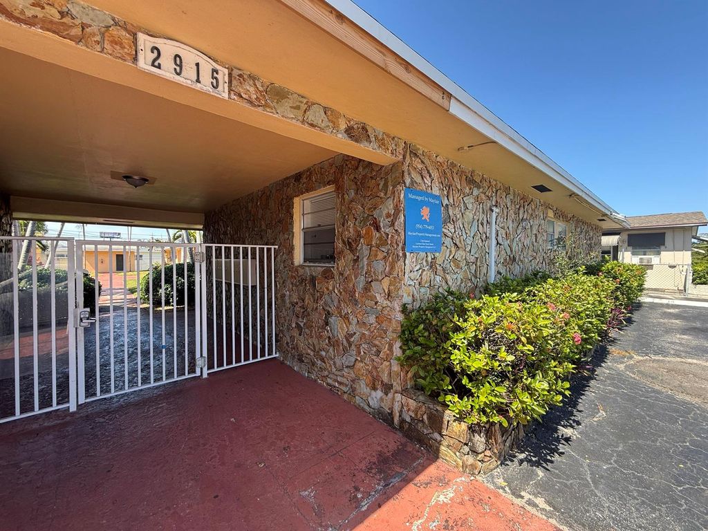 2915 JACKSON Street 12, Hollywood, FL 33020