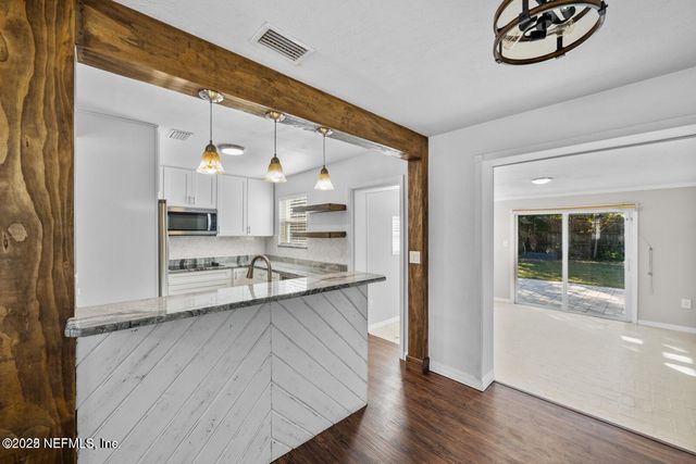 1818 10TH Street N, Jacksonville Beach, FL 32250