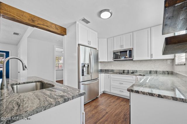 1818 10TH Street N, Jacksonville Beach, FL 32250