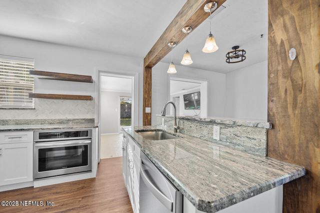 1818 10TH Street N, Jacksonville Beach, FL 32250