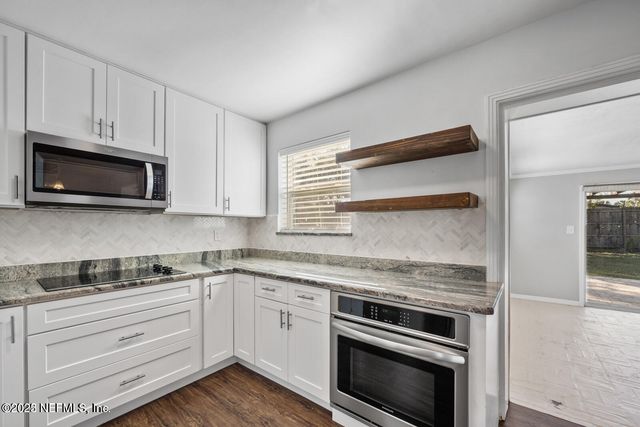 1818 10TH Street N, Jacksonville Beach, FL 32250