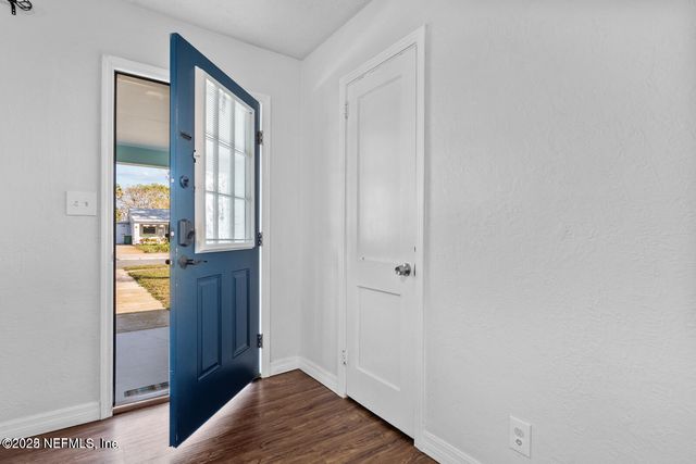 1818 10TH Street N, Jacksonville Beach, FL 32250