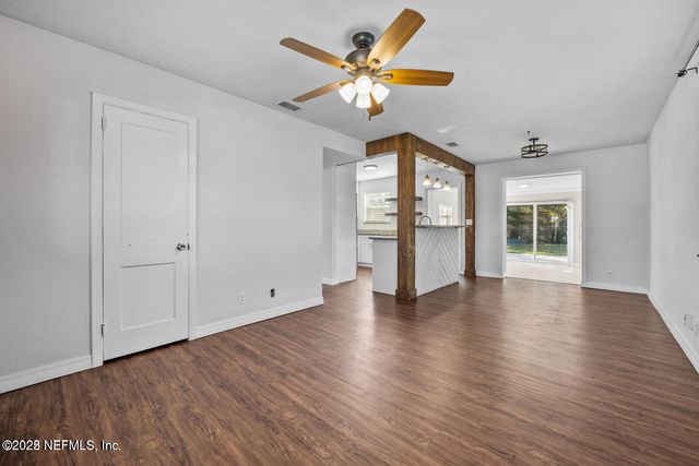 1818 10TH Street N, Jacksonville Beach, FL 32250