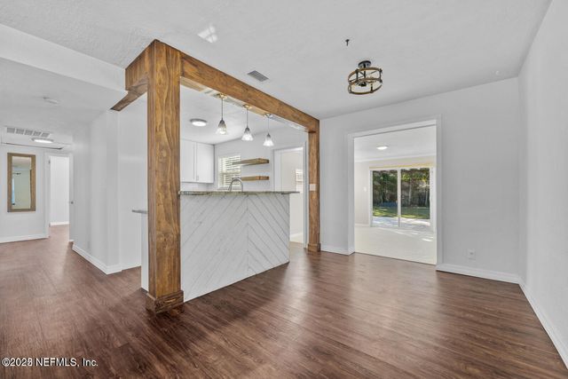 1818 10TH Street N, Jacksonville Beach, FL 32250