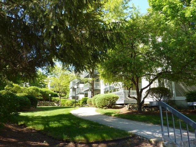 47 Dogwood Dr Apt 107, Nashua, NH 03062