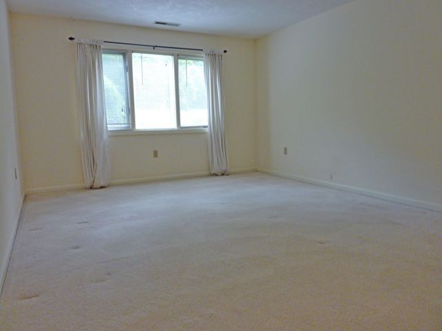 47 Dogwood Dr Apt 107, Nashua, NH 03062