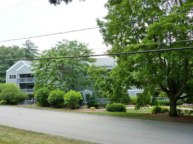 47 Dogwood Dr Apt 107, Nashua, NH 03062
