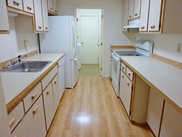 47 Dogwood Dr Apt 107, Nashua, NH 03062