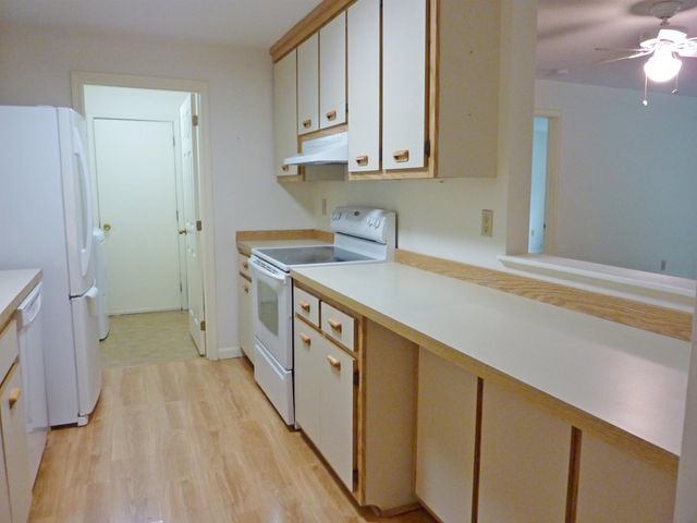47 Dogwood Dr Apt 107, Nashua, NH 03062